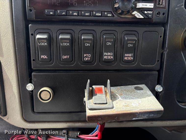 image for item EA7269 2015 International 7600 dump flatbed truck