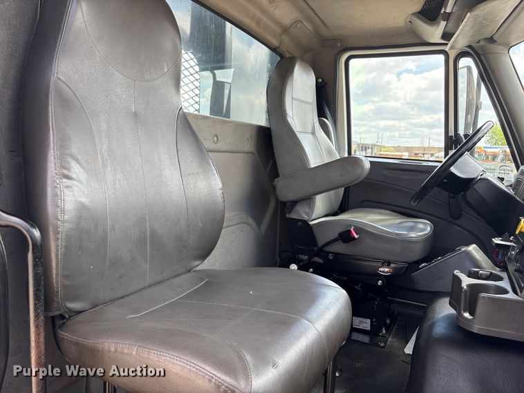 image for item EA7269 2015 International 7600 dump flatbed truck