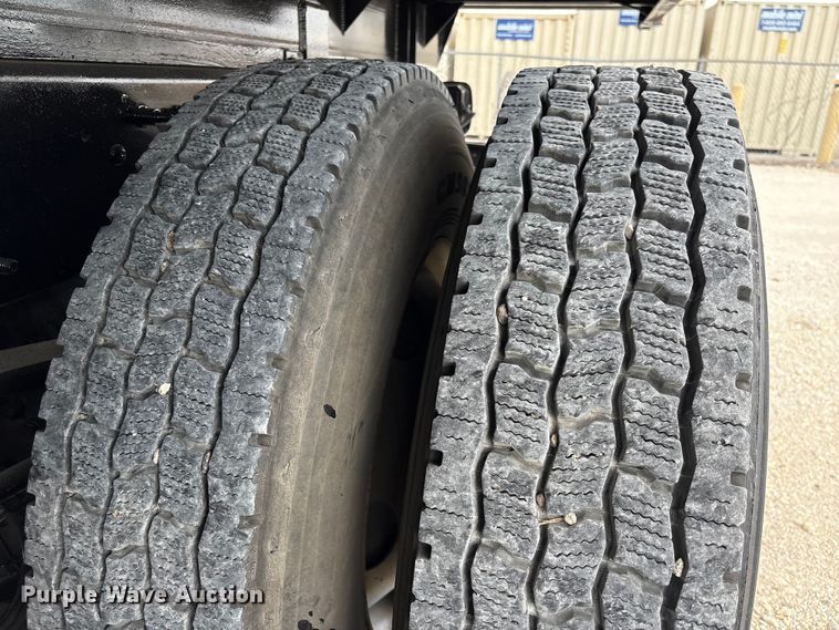 image for item EA7269 2015 International 7600 dump flatbed truck