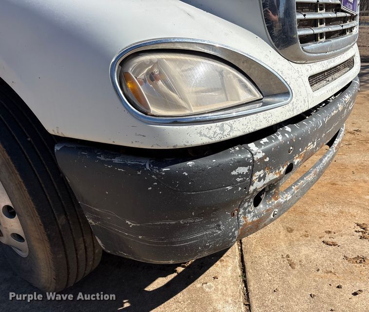 image for item EA7946 2008 Freightliner CL120 semi truck