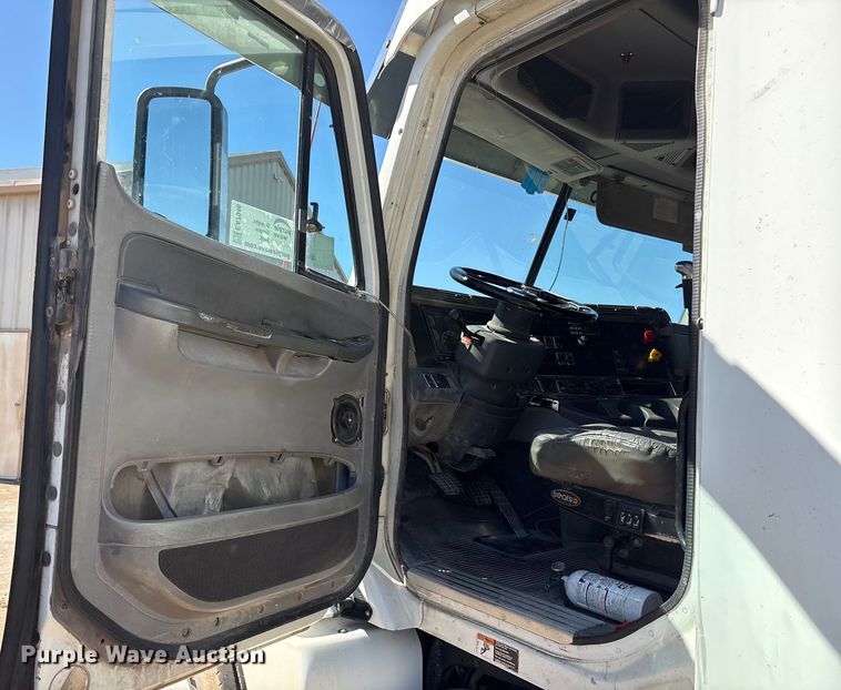 image for item EA7946 2008 Freightliner CL120 semi truck