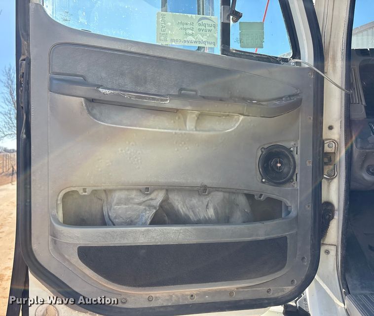 image for item EA7946 2008 Freightliner CL120 semi truck