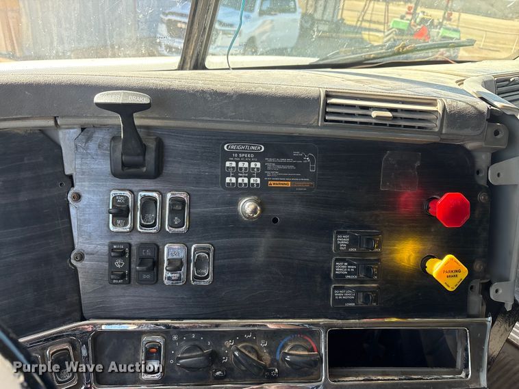 image for item EA7946 2008 Freightliner CL120 semi truck