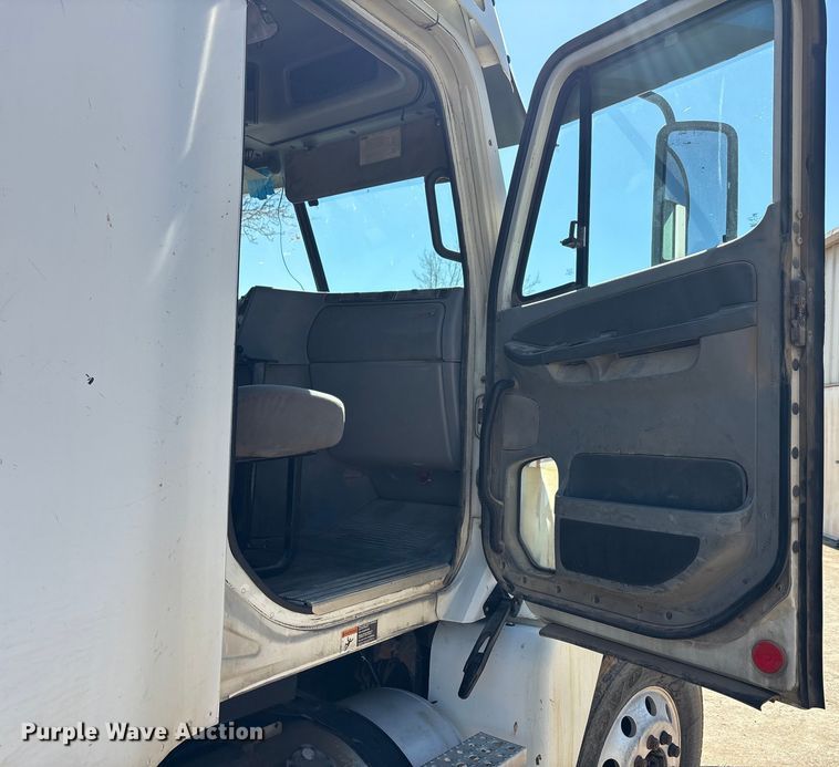 image for item EA7946 2008 Freightliner CL120 semi truck