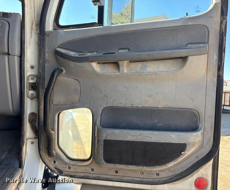 image for item EA7946 2008 Freightliner CL120 semi truck