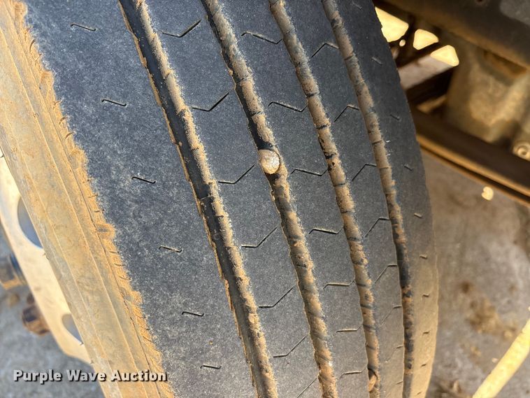 image for item EA7946 2008 Freightliner CL120 semi truck