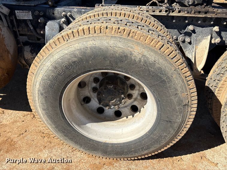 image for item EA7946 2008 Freightliner CL120 semi truck