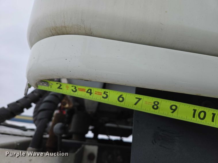 image for item EB1279 2015 Freightliner Cascadia semi truck