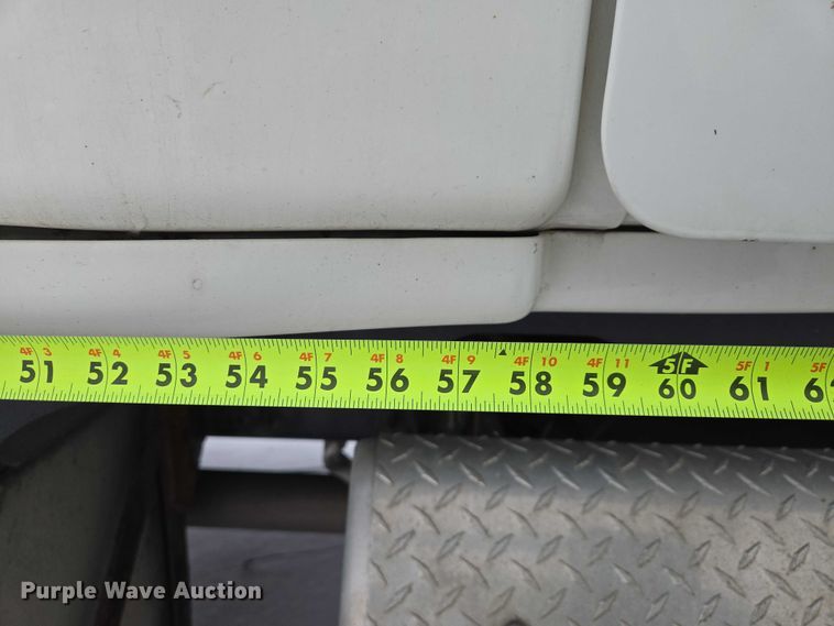 image for item EB1279 2015 Freightliner Cascadia semi truck