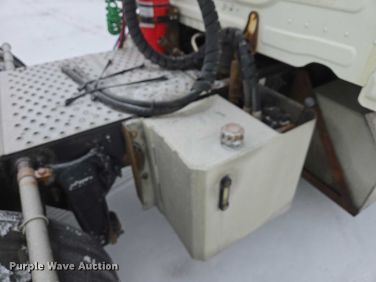 image for item EB1279 2015 Freightliner Cascadia semi truck