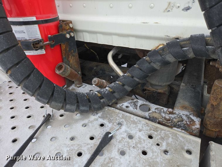 image for item EB1279 2015 Freightliner Cascadia semi truck