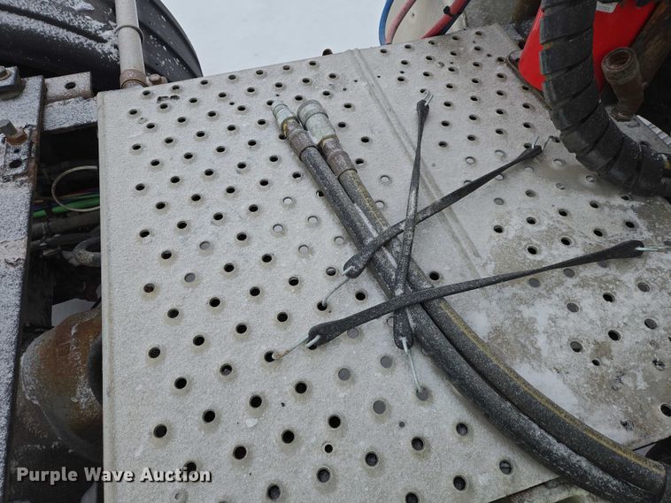 image for item EB1279 2015 Freightliner Cascadia semi truck