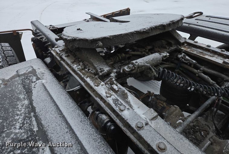 image for item EB1279 2015 Freightliner Cascadia semi truck