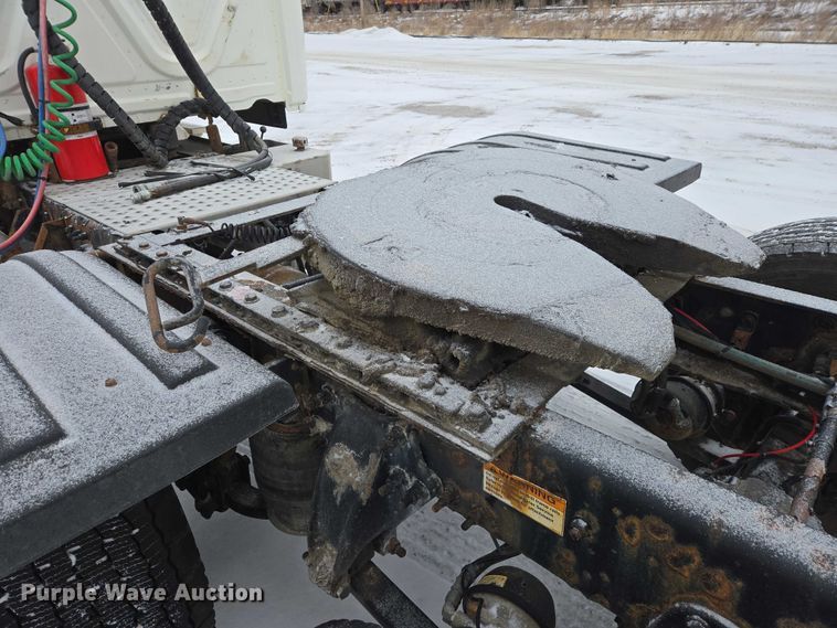 image for item EB1279 2015 Freightliner Cascadia semi truck