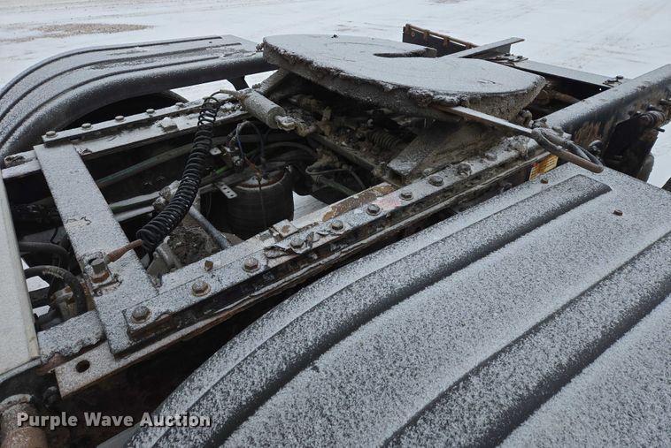 image for item EB1279 2015 Freightliner Cascadia semi truck