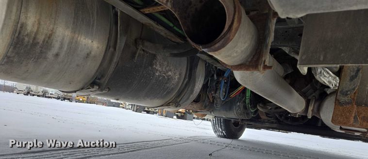 image for item EB1279 2015 Freightliner Cascadia semi truck