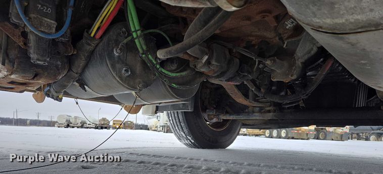 image for item EB1279 2015 Freightliner Cascadia semi truck