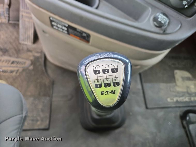 image for item EB1279 2015 Freightliner Cascadia semi truck