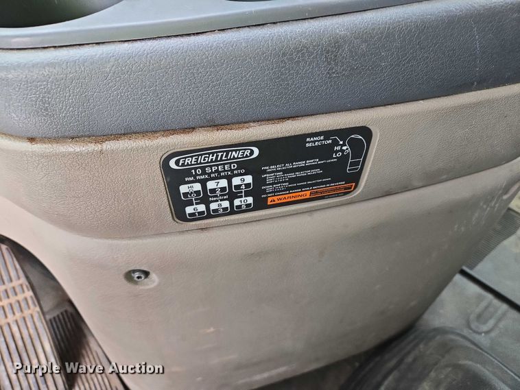 image for item EB1279 2015 Freightliner Cascadia semi truck