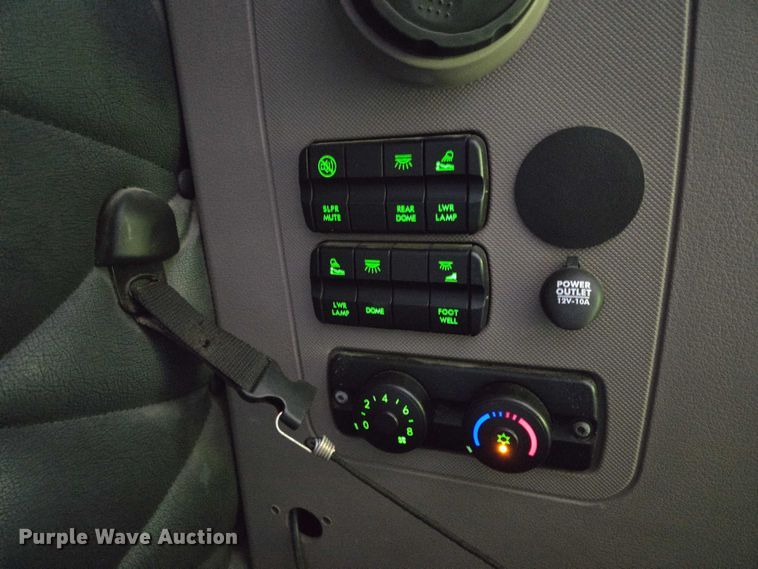 image for item EB1279 2015 Freightliner Cascadia semi truck