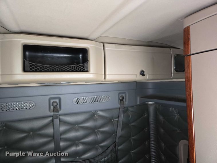 image for item EB1279 2015 Freightliner Cascadia semi truck