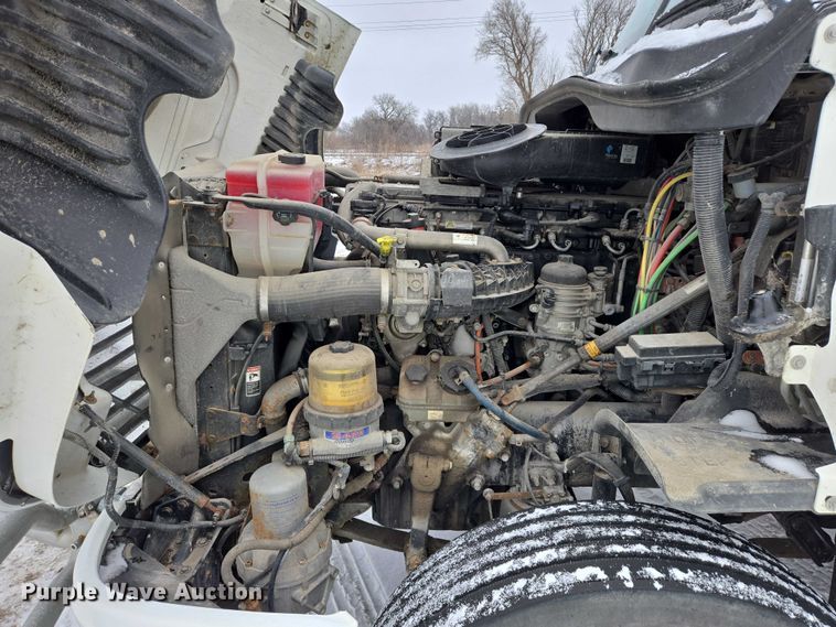 image for item EB1279 2015 Freightliner Cascadia semi truck