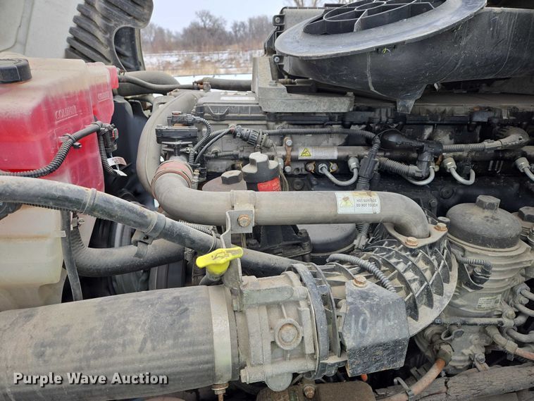 image for item EB1279 2015 Freightliner Cascadia semi truck