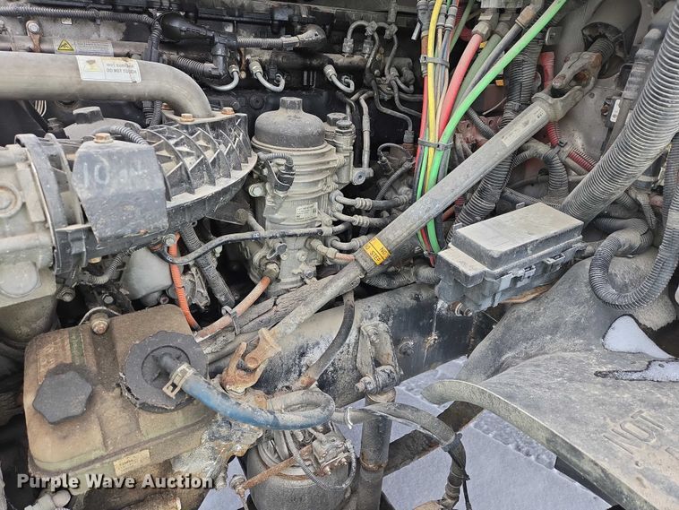 image for item EB1279 2015 Freightliner Cascadia semi truck