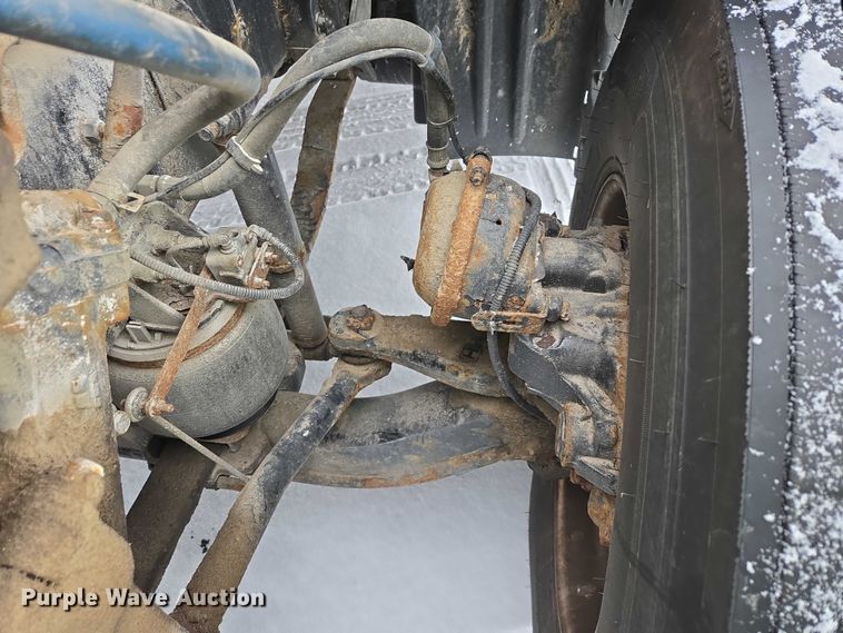 image for item EB1279 2015 Freightliner Cascadia semi truck