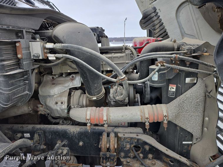 image for item EB1279 2015 Freightliner Cascadia semi truck