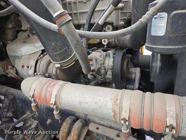 image for item EB1279 2015 Freightliner Cascadia semi truck