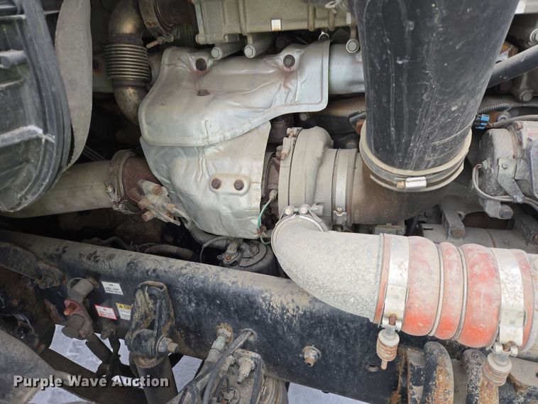 image for item EB1279 2015 Freightliner Cascadia semi truck