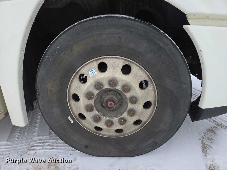 image for item EB1279 2015 Freightliner Cascadia semi truck