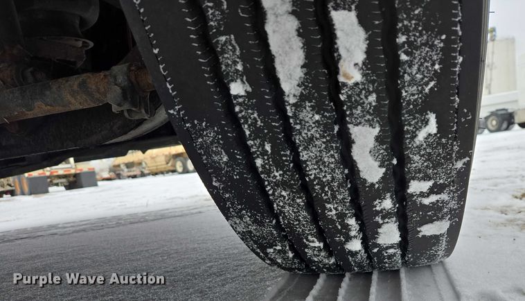 image for item EB1279 2015 Freightliner Cascadia semi truck