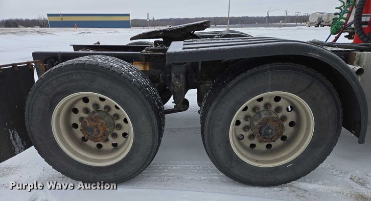 image for item EB1279 2015 Freightliner Cascadia semi truck