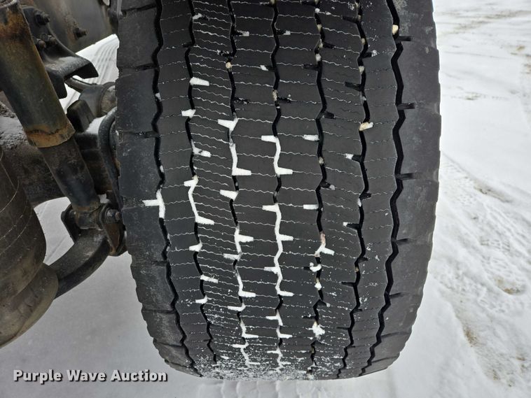 image for item EB1279 2015 Freightliner Cascadia semi truck