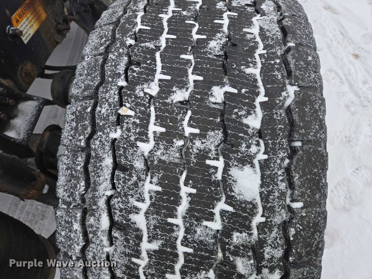 image for item EB1279 2015 Freightliner Cascadia semi truck