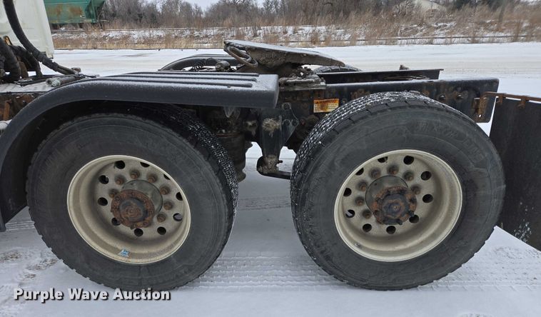 image for item EB1279 2015 Freightliner Cascadia semi truck