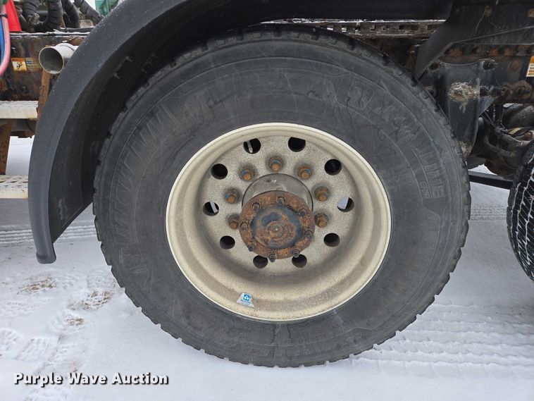 image for item EB1279 2015 Freightliner Cascadia semi truck