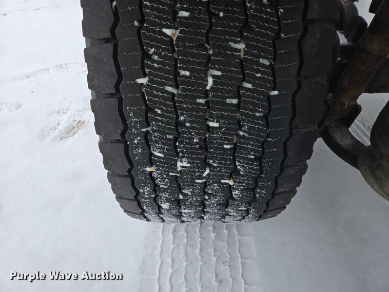 image for item EB1279 2015 Freightliner Cascadia semi truck