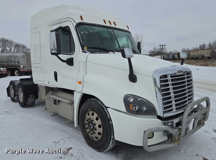 image for item EB1280 2015 Freightliner Cascadia semi truck