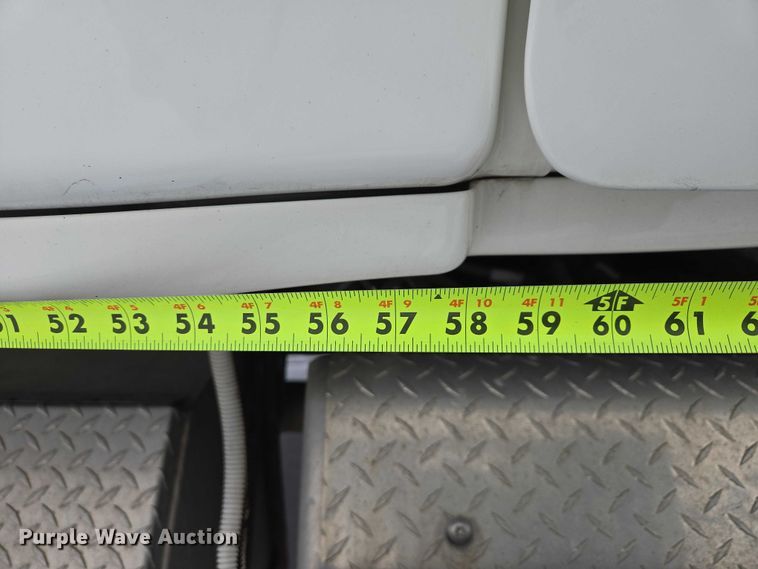 image for item EB1280 2015 Freightliner Cascadia semi truck