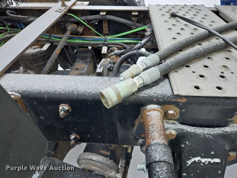 image for item EB1280 2015 Freightliner Cascadia semi truck