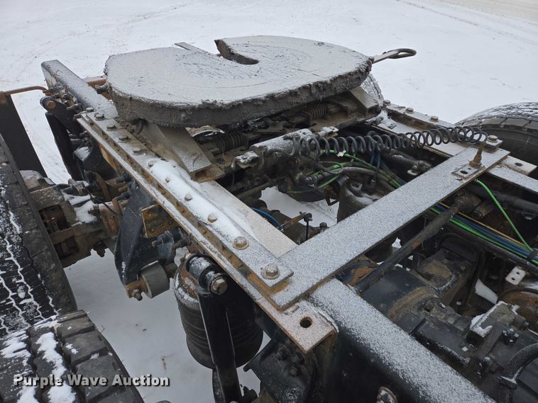 image for item EB1280 2015 Freightliner Cascadia semi truck