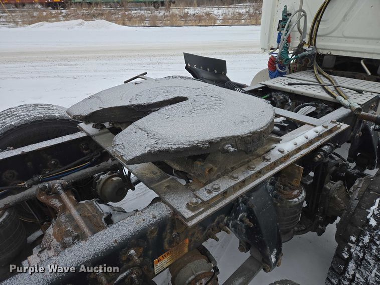 image for item EB1280 2015 Freightliner Cascadia semi truck