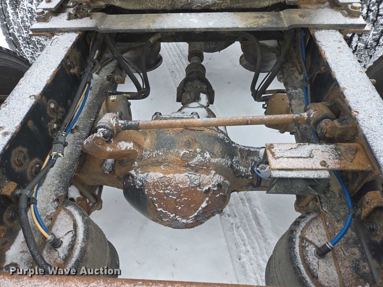 image for item EB1280 2015 Freightliner Cascadia semi truck