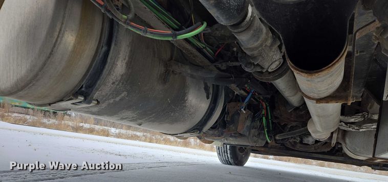 image for item EB1280 2015 Freightliner Cascadia semi truck