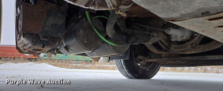 image for item EB1280 2015 Freightliner Cascadia semi truck