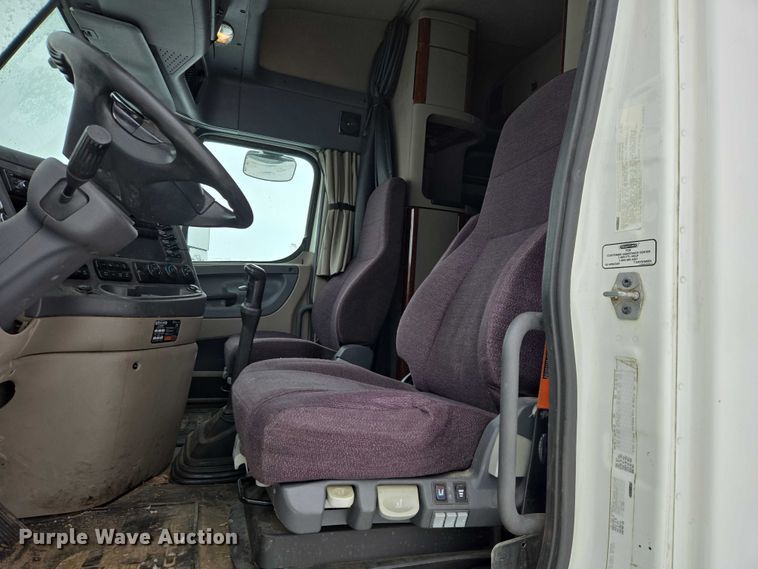 image for item EB1280 2015 Freightliner Cascadia semi truck