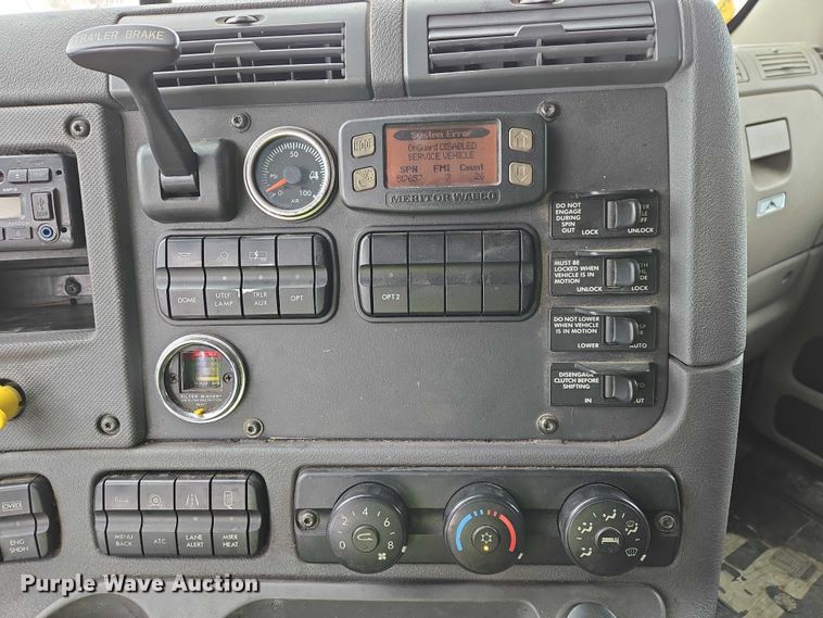 image for item EB1280 2015 Freightliner Cascadia semi truck